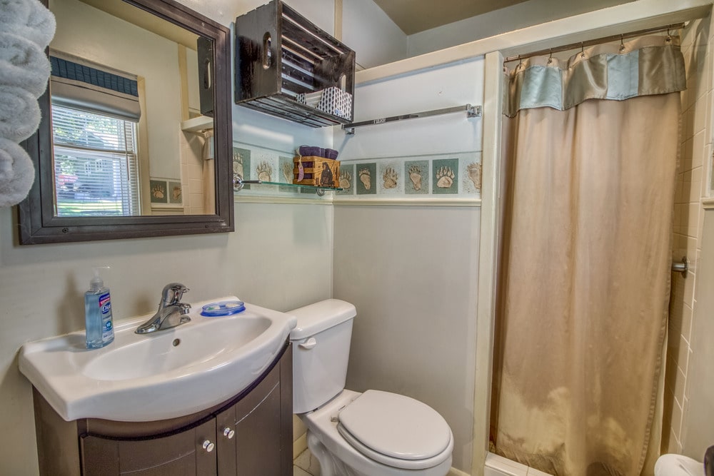 Cabin 1 Gallery 2-min