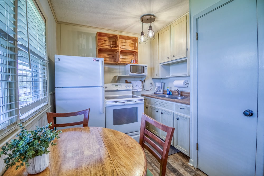 Cabin 1 Gallery 4-min