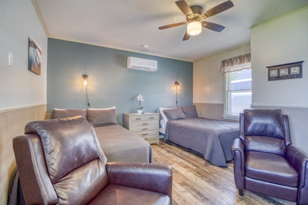 Cabin 4 Gallery 2-min