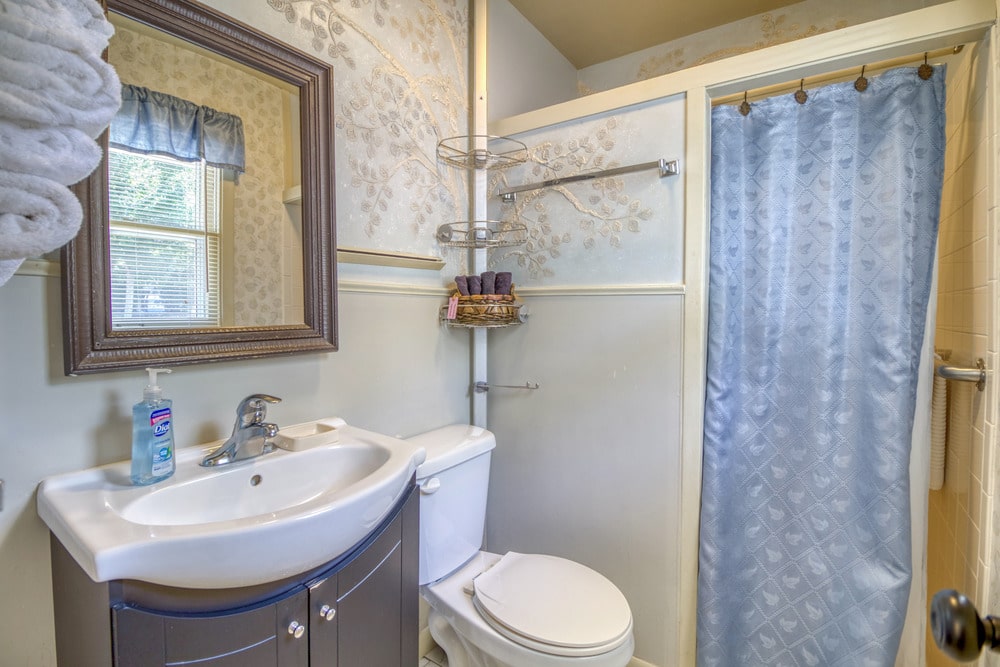 Cabin 5 Gallery 1-min