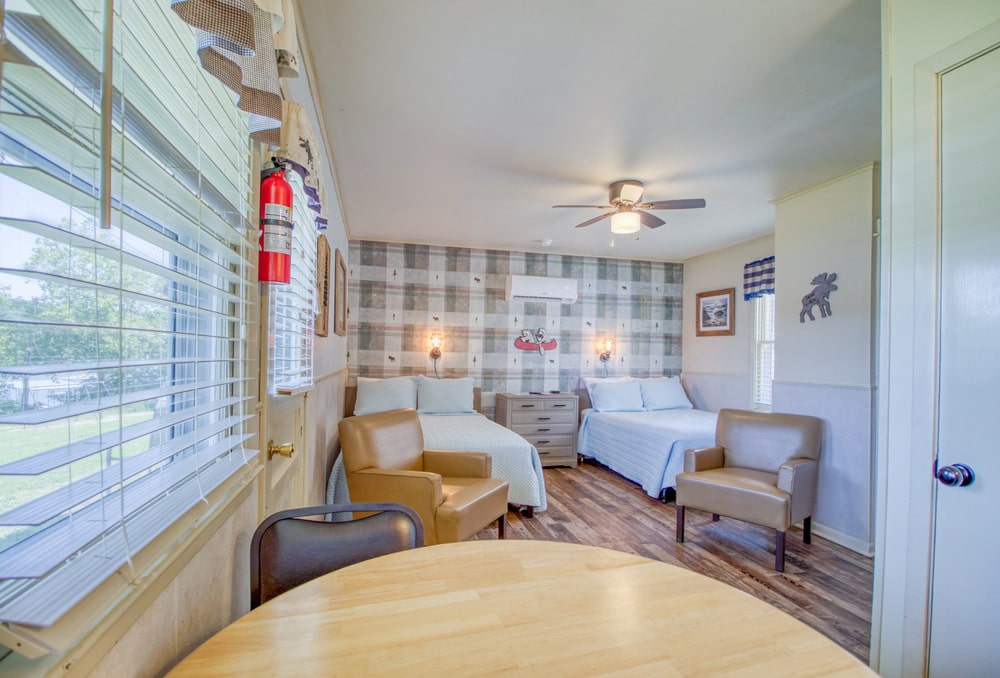 Cabin 6 Gallery 7-min