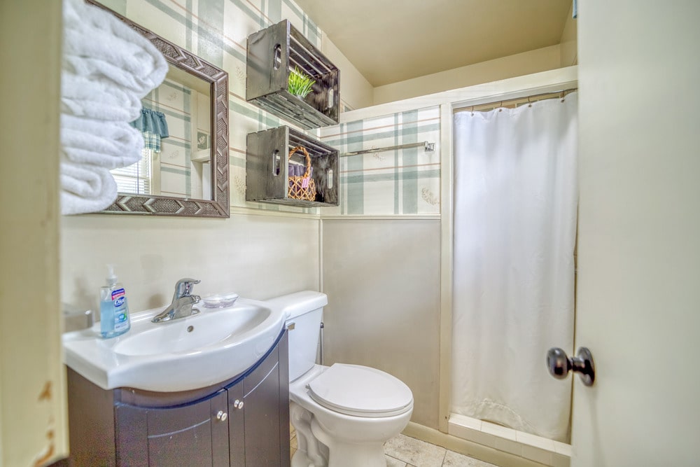 Cabin 7 Gallery 1-min