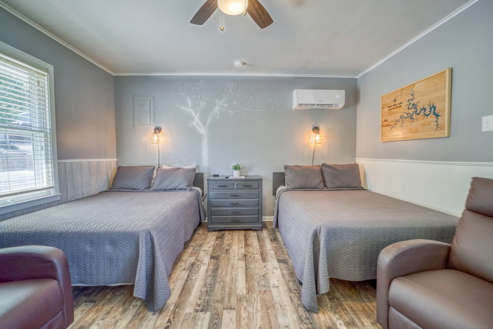 Cabin 7 Gallery 2-min