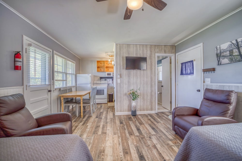 Cabin 7 Gallery 3-min